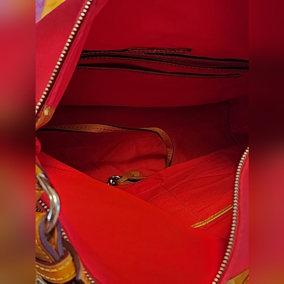 Dooney & Bourke Red Shoulder Bag Purse - Picture 5 of 9